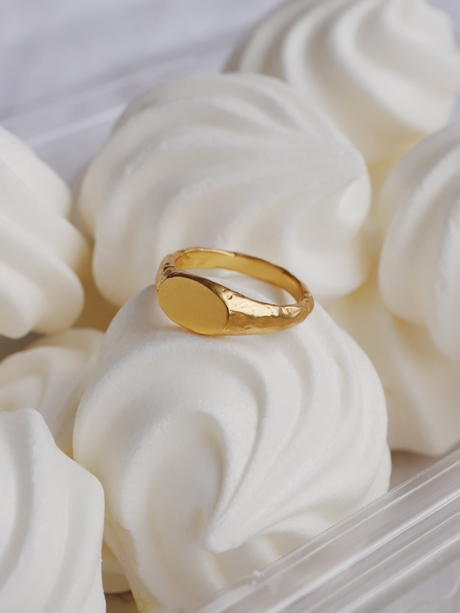 Oval Signet Ring - Gold