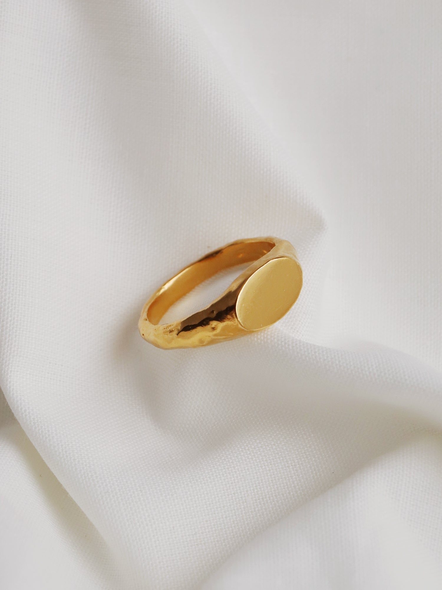 Oval Signet Ring - Gold