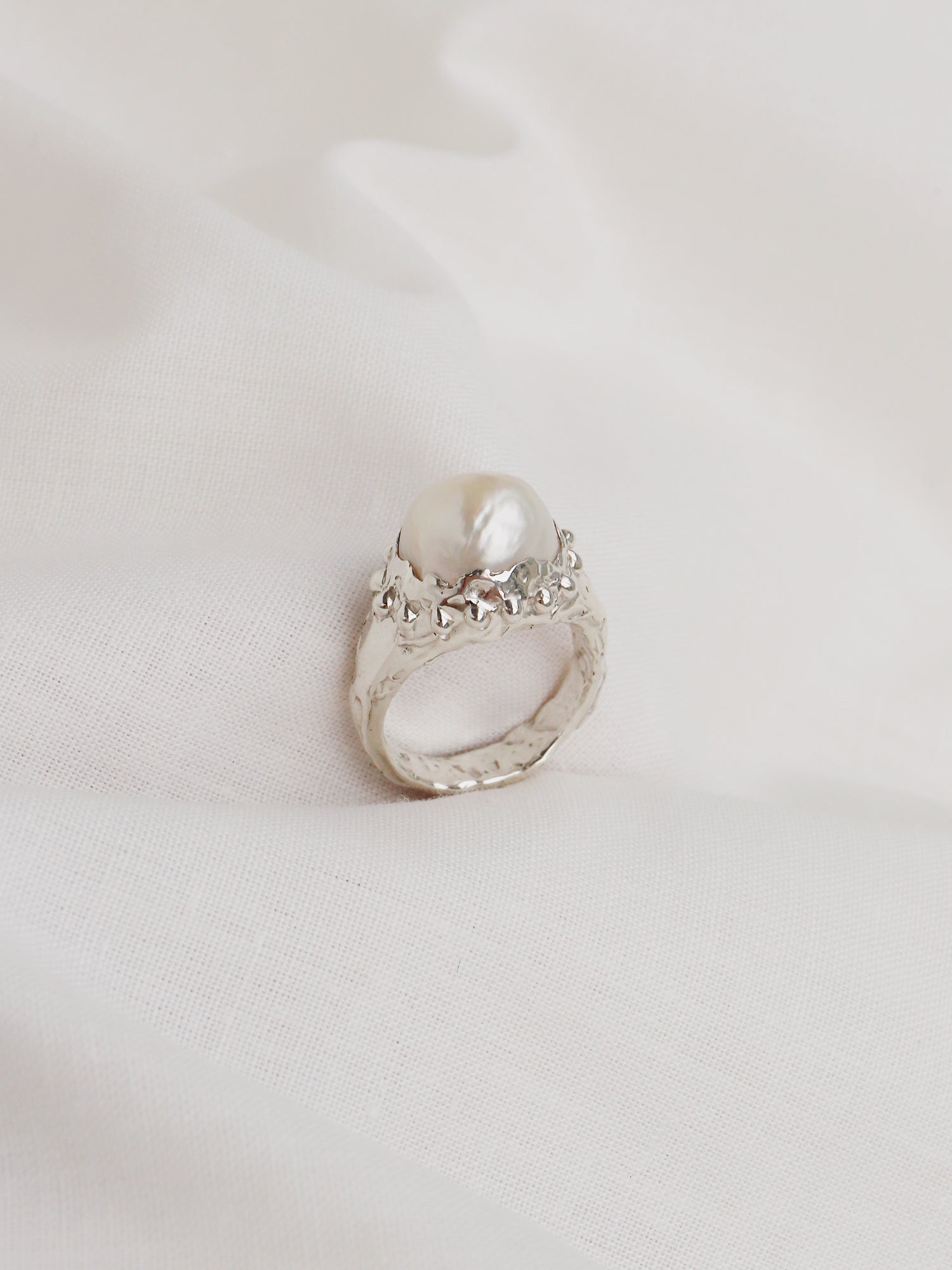 Selkie Pearl Ring No.2 - Size L